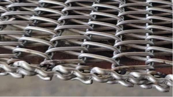 粉末冶金燒結爐網帶——曲軸定位+邊緣加固