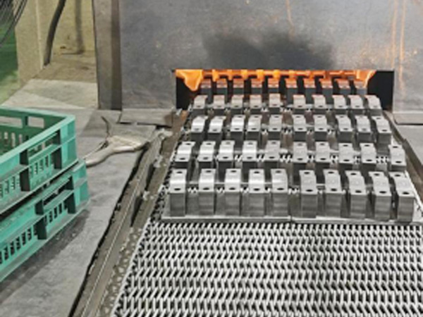 金屬網帶耐高溫，在燒結過程中不易產生變形