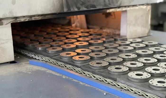 4粉末冶金燒結爐網帶現場3