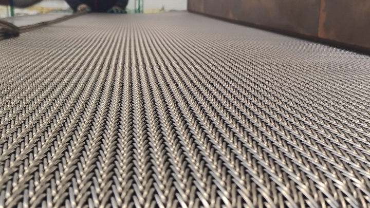 加密人字形淬火爐網帶對延長網帶使用壽命有好處嗎