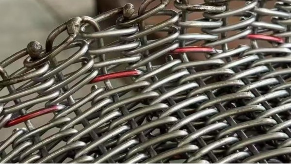 驕陽熱處理正火爐網帶再升級：邊緣折邊+U型插銷