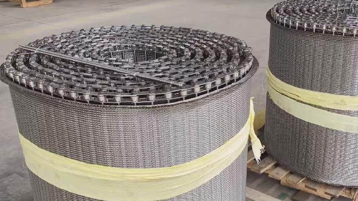 驕陽網帶——鏈條傳動式的人字形網帶