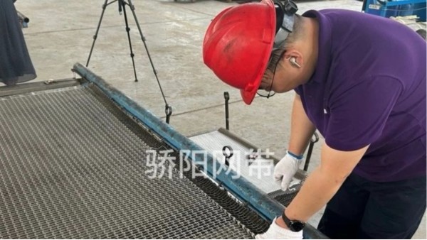 鋁液過濾的平頂鏈蝴蝶壓板長城網帶怎么選？